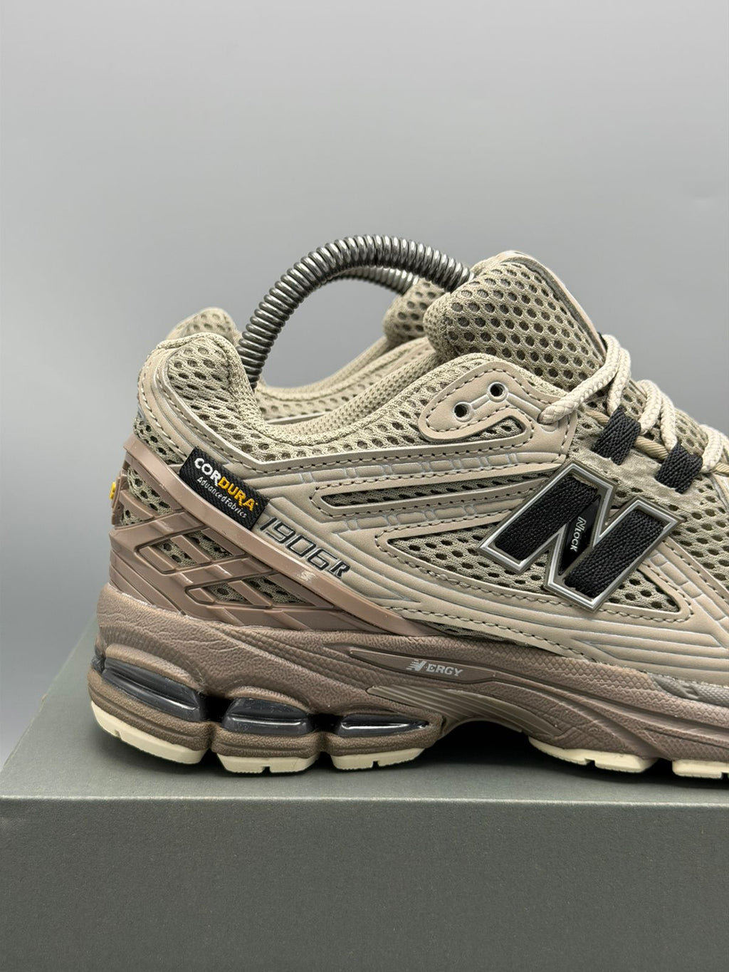 New Balance 1906R