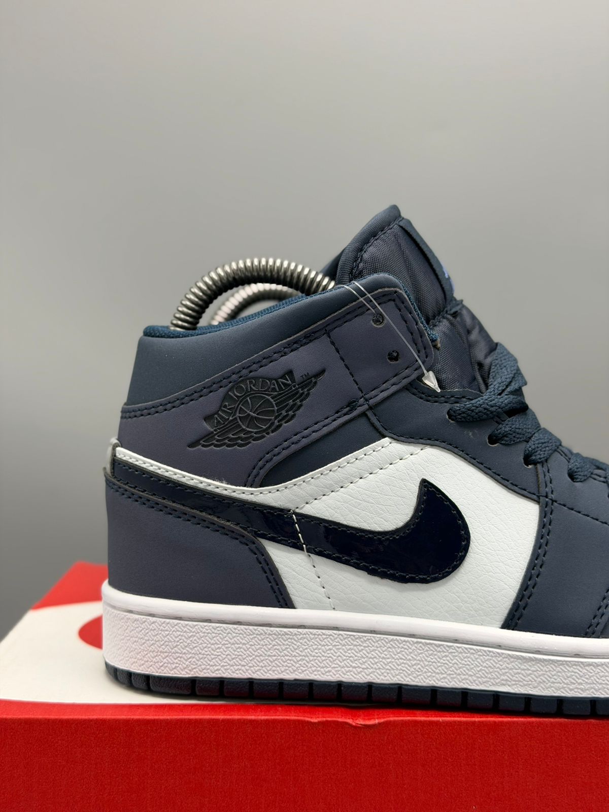 Jordan 1 Retro “Obsidian White”