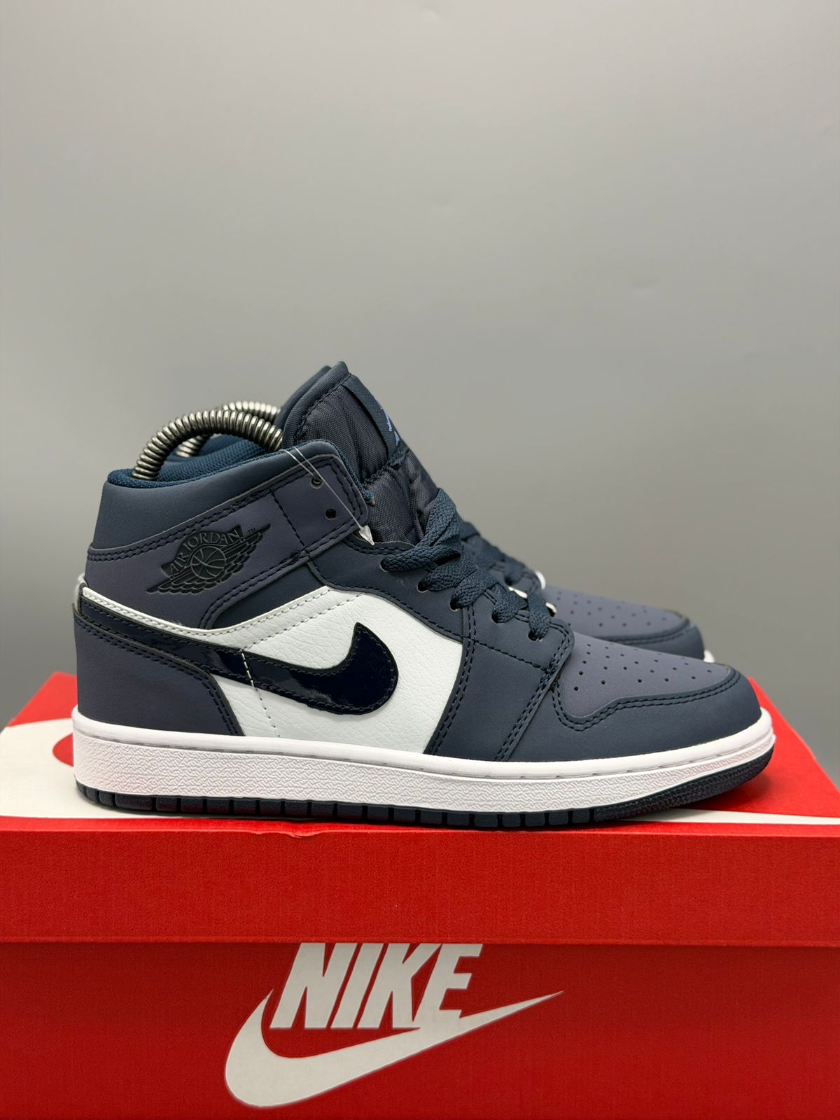Jordan 1 Retro “Obsidian White”