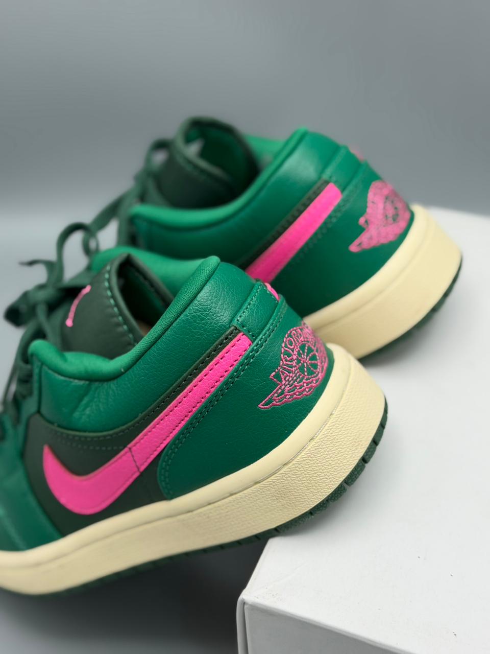 Jordan 1 Retro Low “Green Pink”
