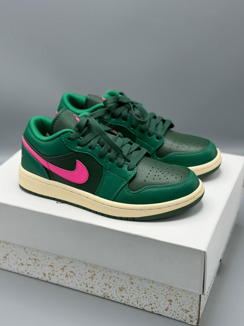 Jordan 1 Retro Low “Green Pink”