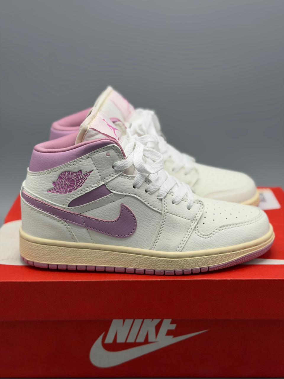 Jordan Retro 1 "White Pink"