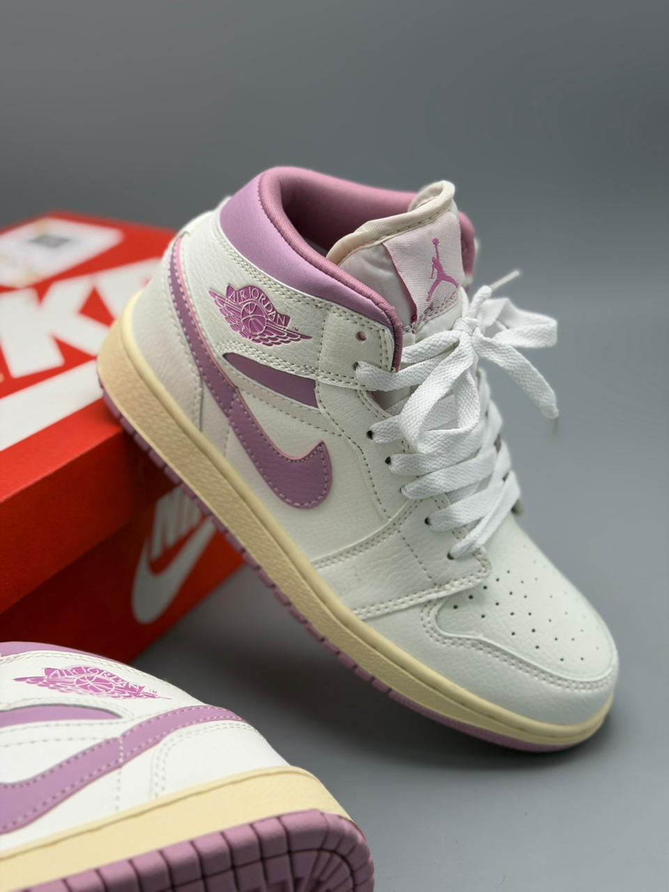 Jordan Retro 1 "White Pink"
