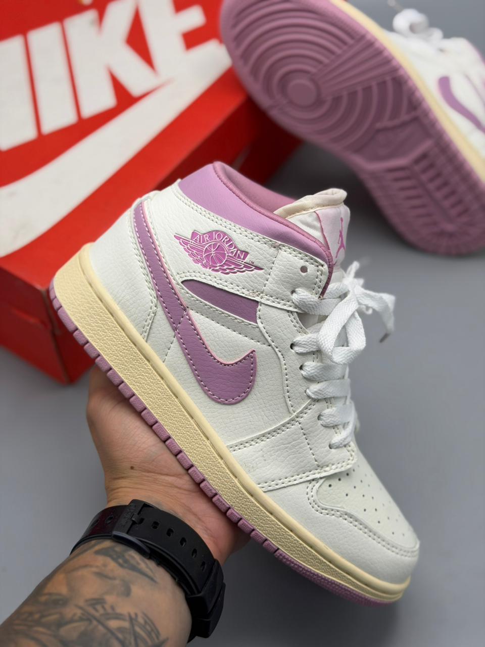 Jordan Retro 1 "White Pink"