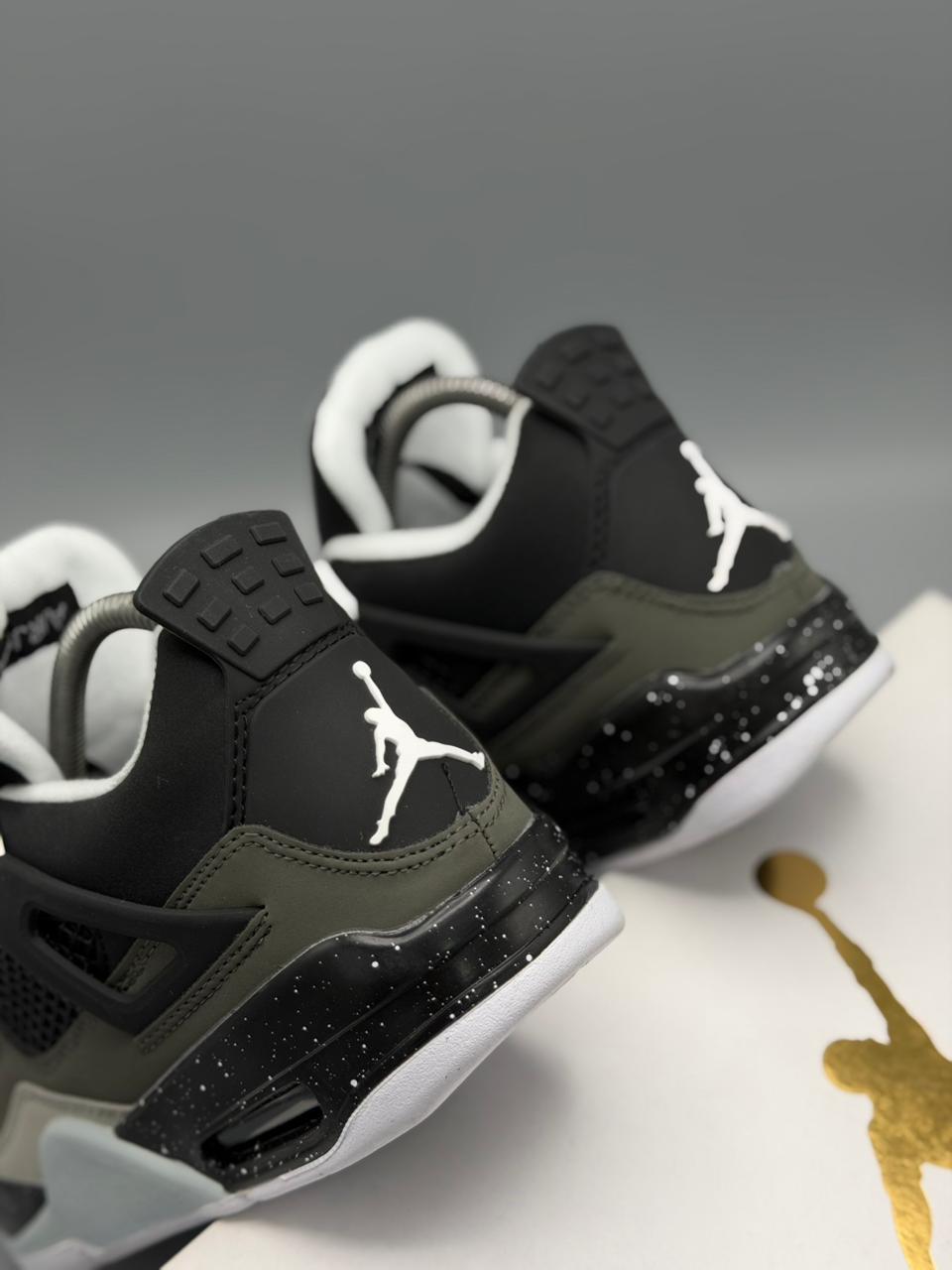 Jordan 4 Retro