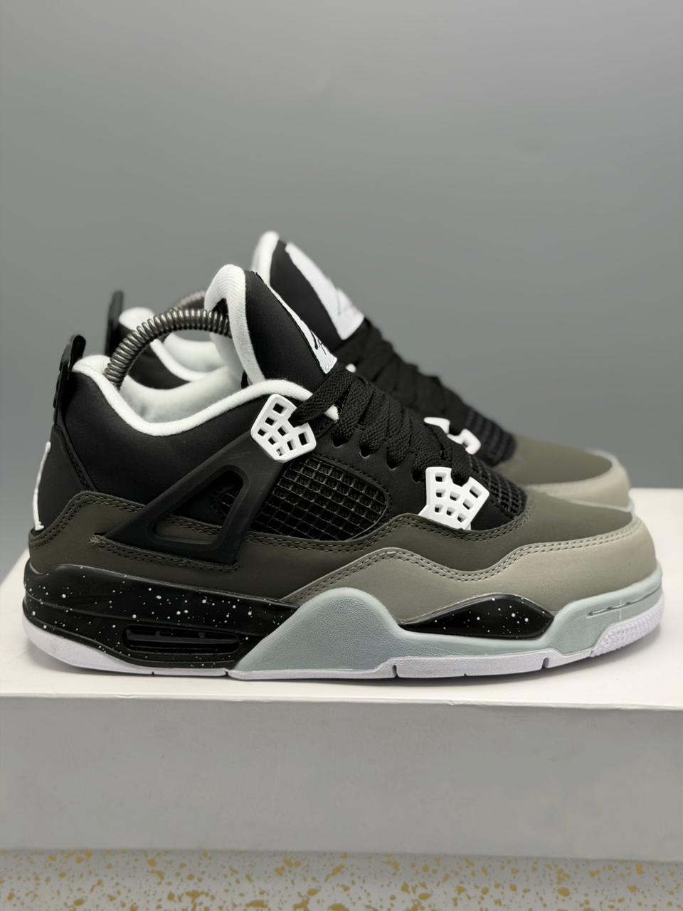 Jordan 4 Retro