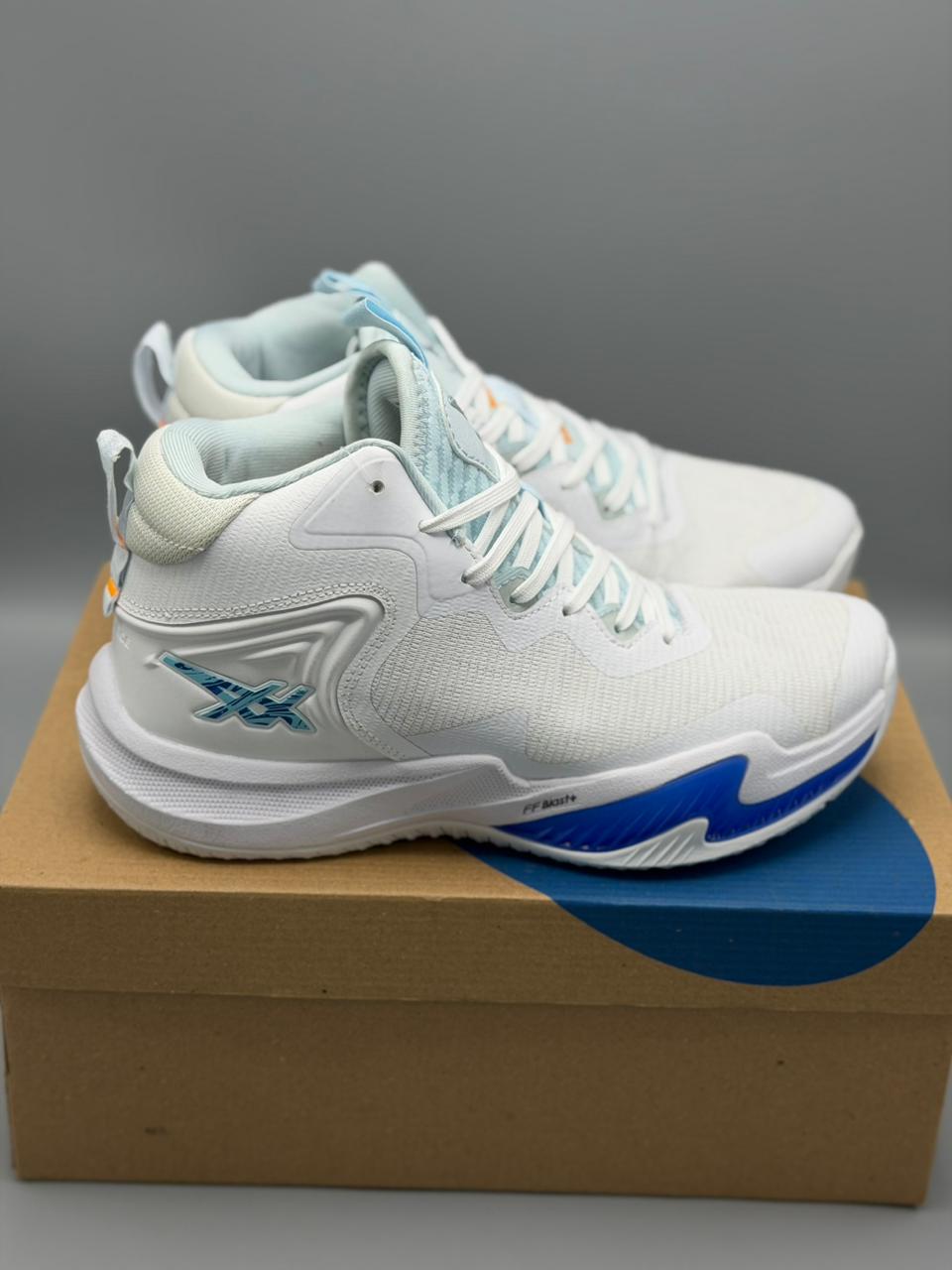 ASICS Nova Surge 3