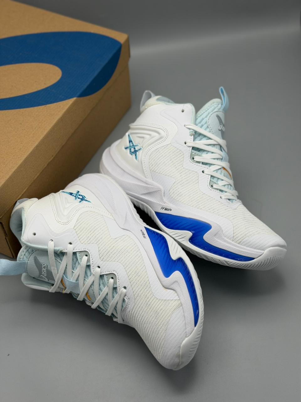 ASICS Nova Surge 3