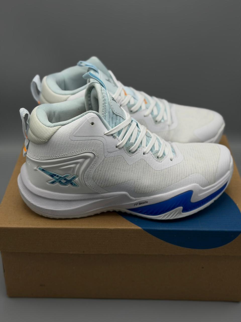 ASICS Nova Surge 3