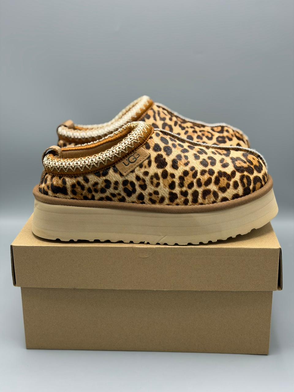 UGG