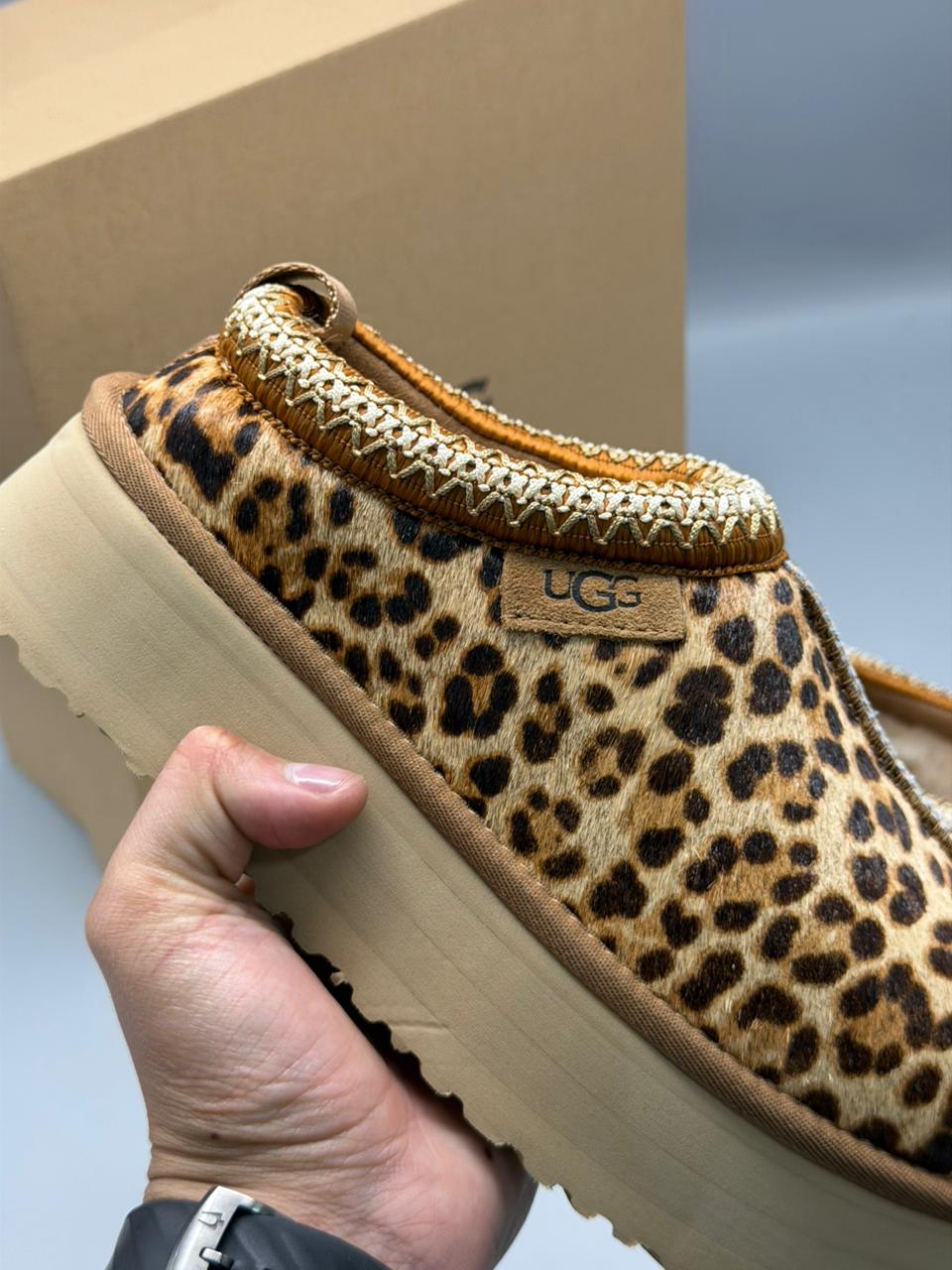 UGG
