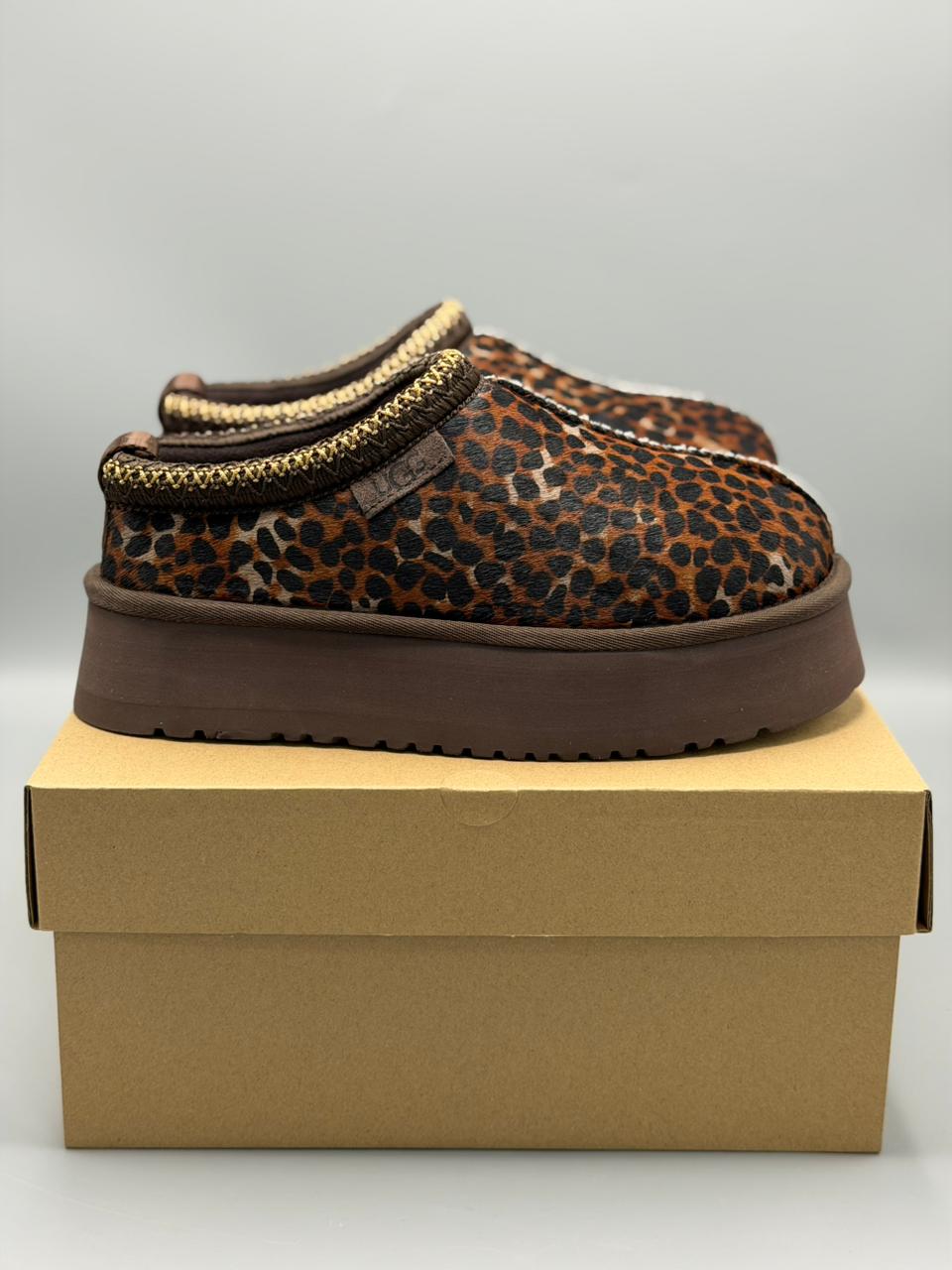 UGG
