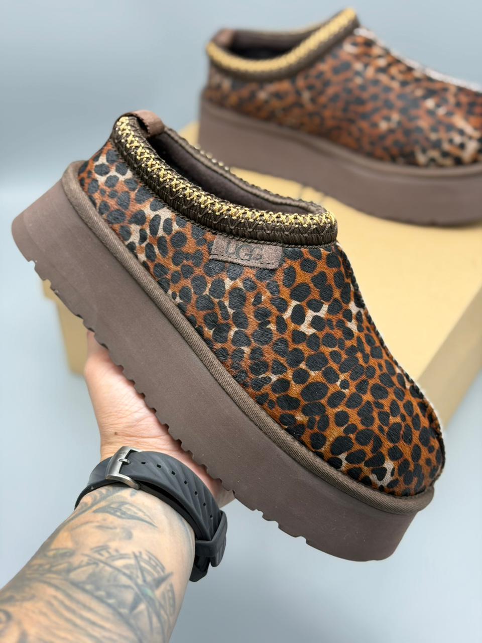 UGG