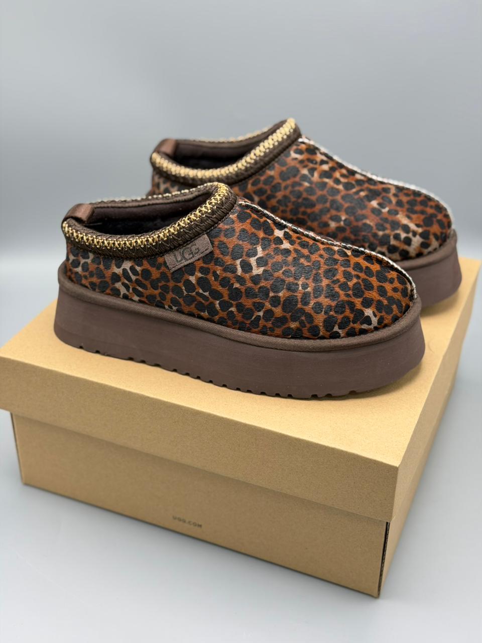 UGG