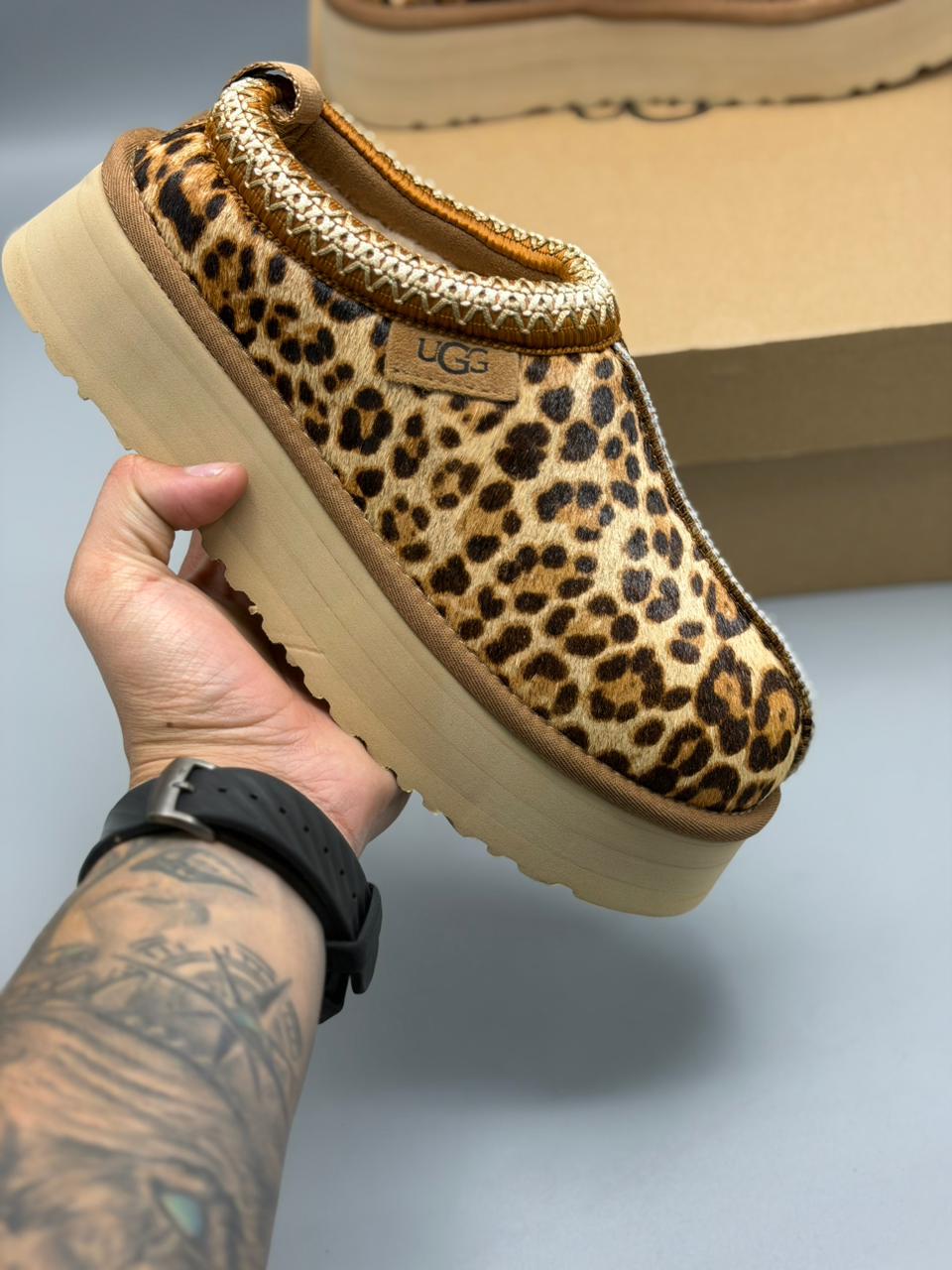 UGG