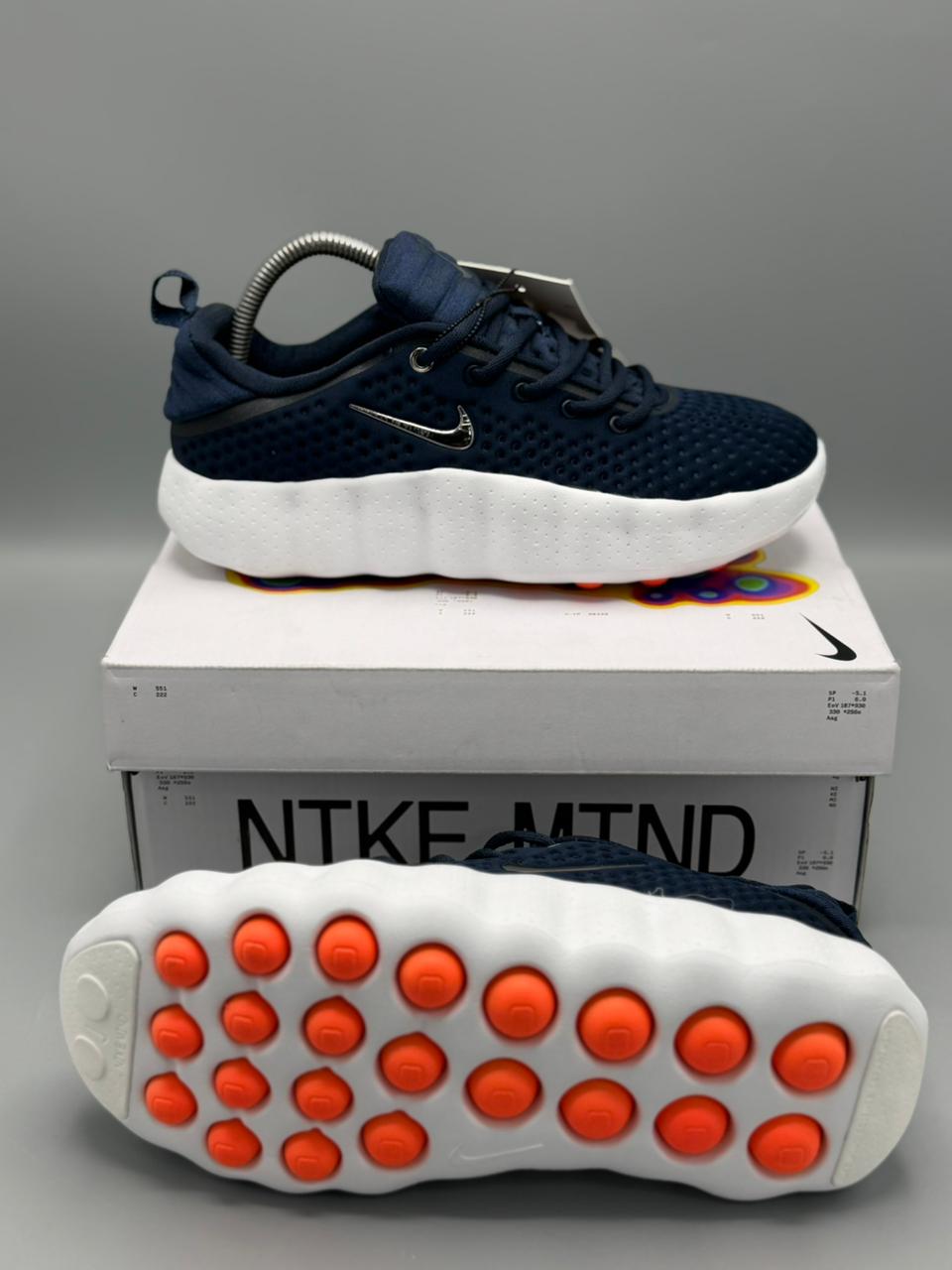 Nike Mind 002