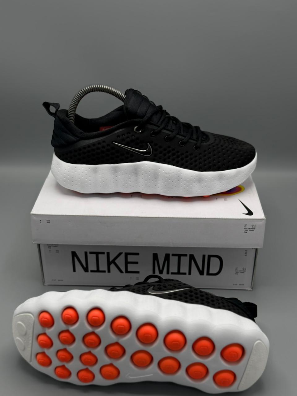 Nike Mind 002
