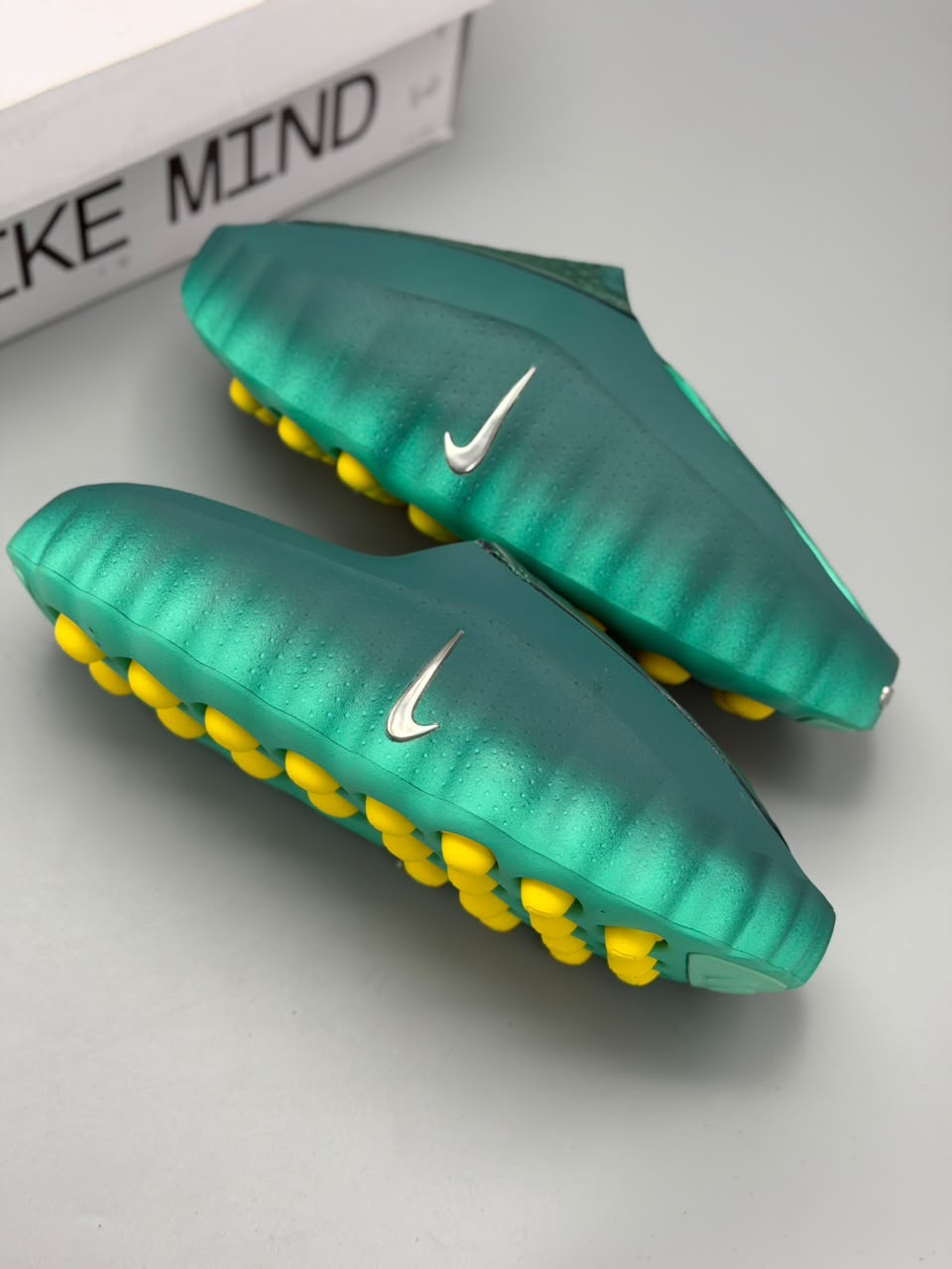 Nike Mind 001
