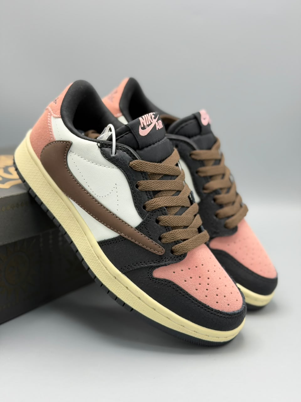 Jordan 1 Retro Travis Scott