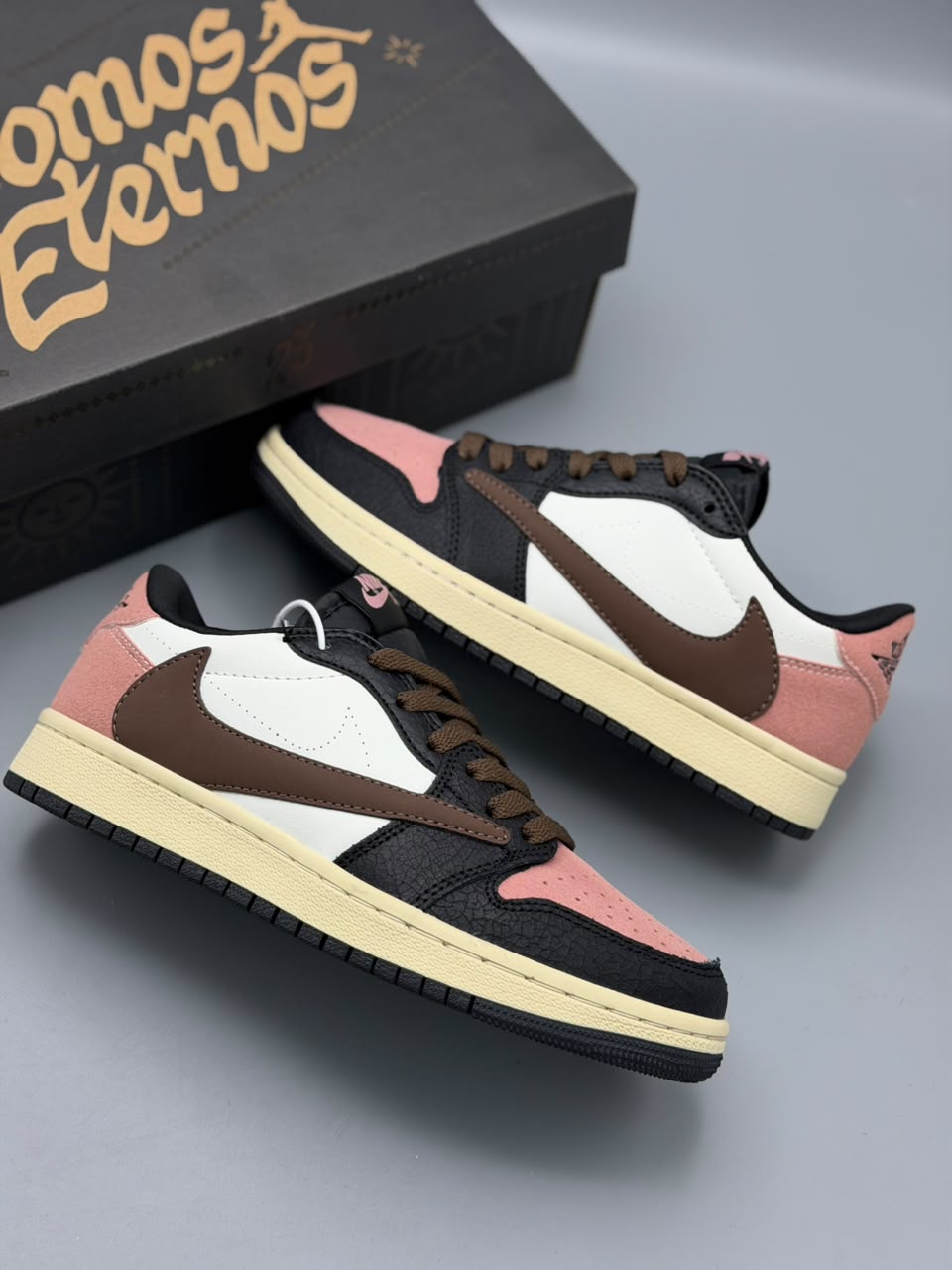 Jordan 1 Retro Travis Scott