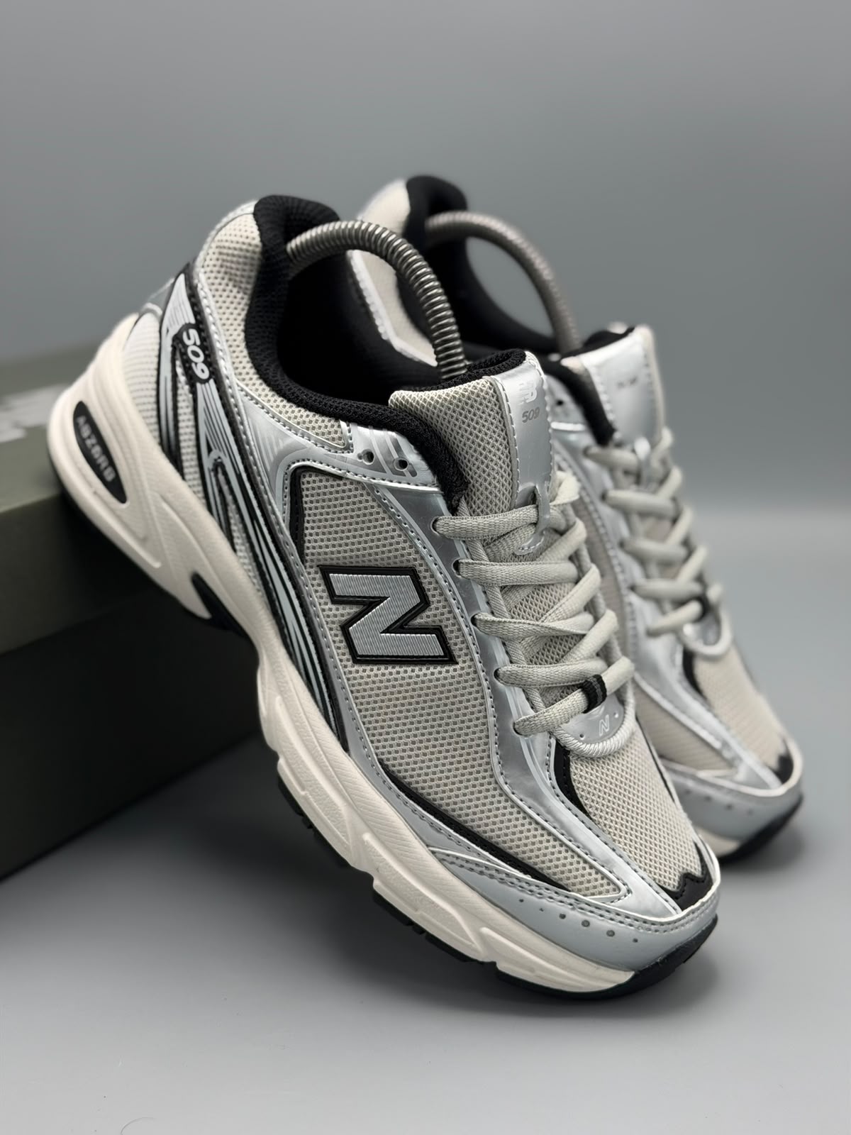 New Balance 509