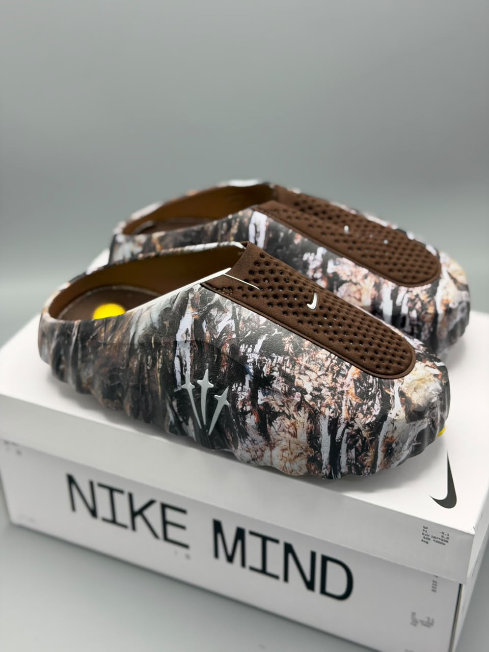 Nike Mind 001