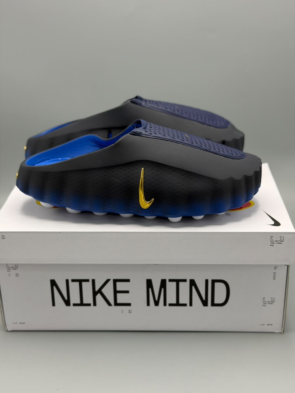 Nike Mind 001