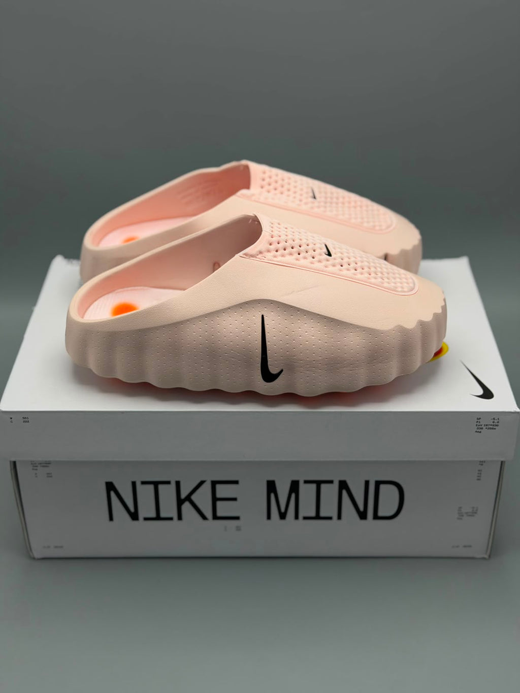 Nike Mind 001