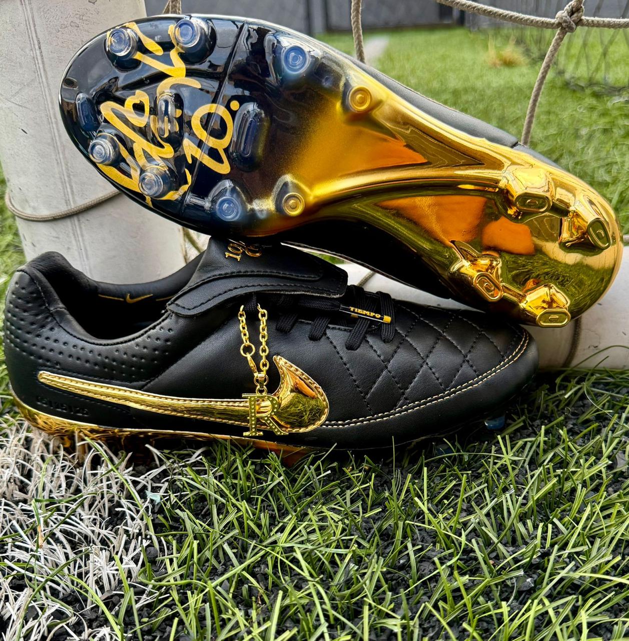 Nike Tiempo Legend 10 Elite "R10 Black Gold"