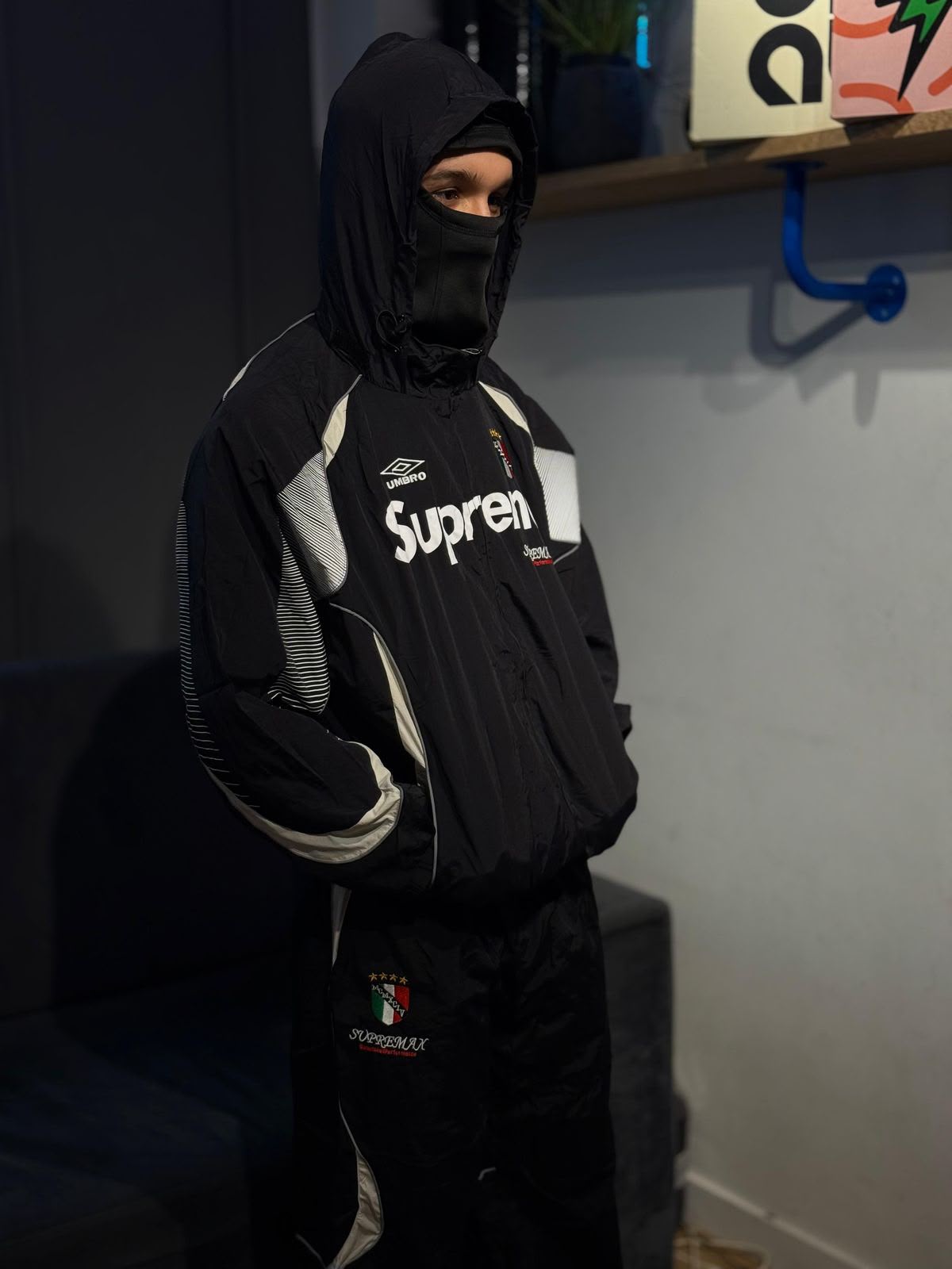 Conjunto Supreme x Umbro
