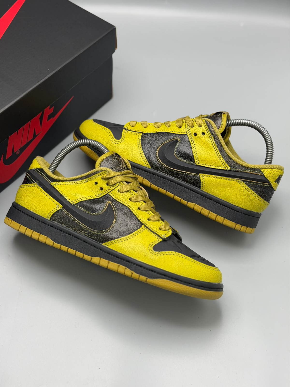 Nike Dunk Low – Amarillo / Negro