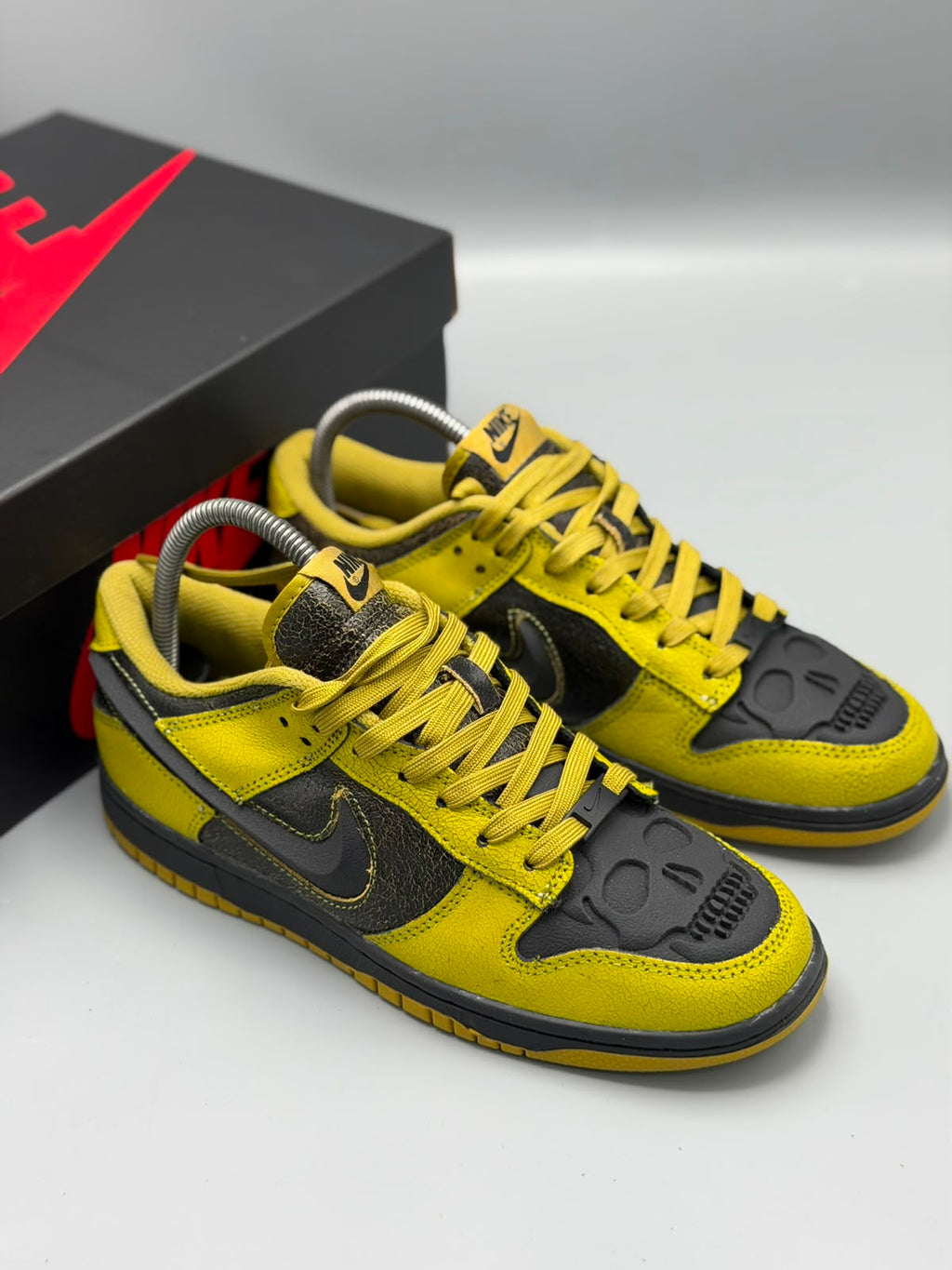 Nike Dunk Low – Amarillo / Negro