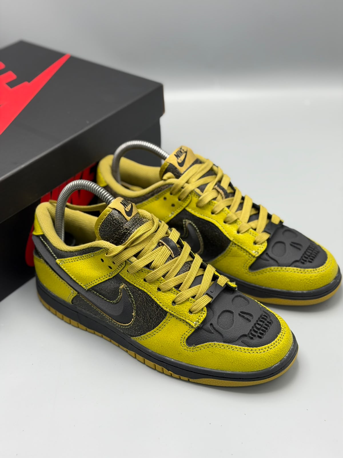 Nike Dunk Low – Amarillo / Negro