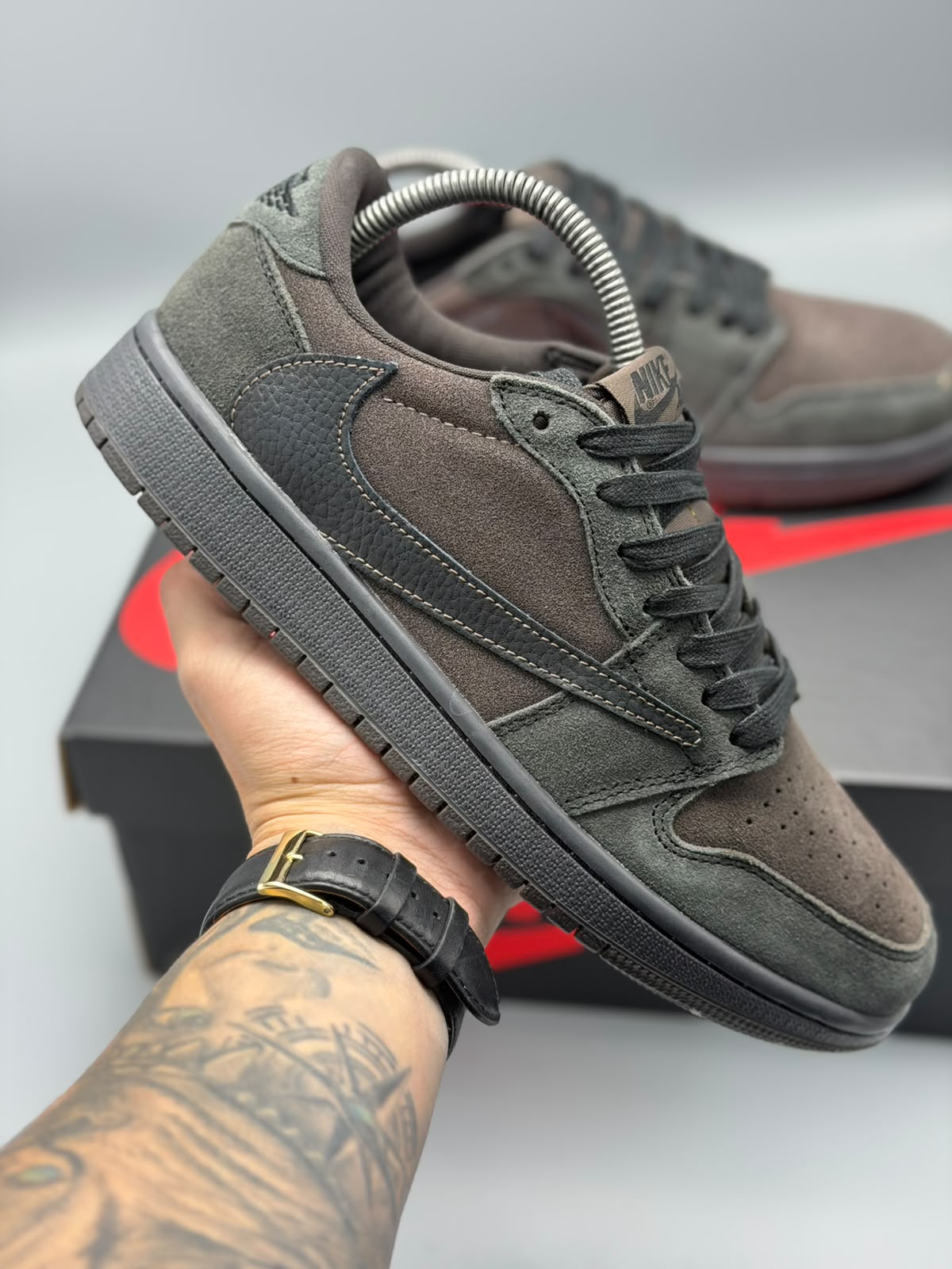 Air Jordan 1 x Travis Scott – Café Oscuro / Negro / Marrón Terroso
