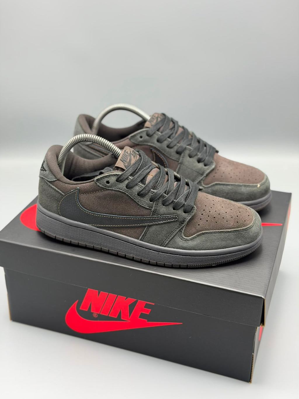 Air Jordan 1 x Travis Scott – Café Oscuro / Negro / Marrón Terroso