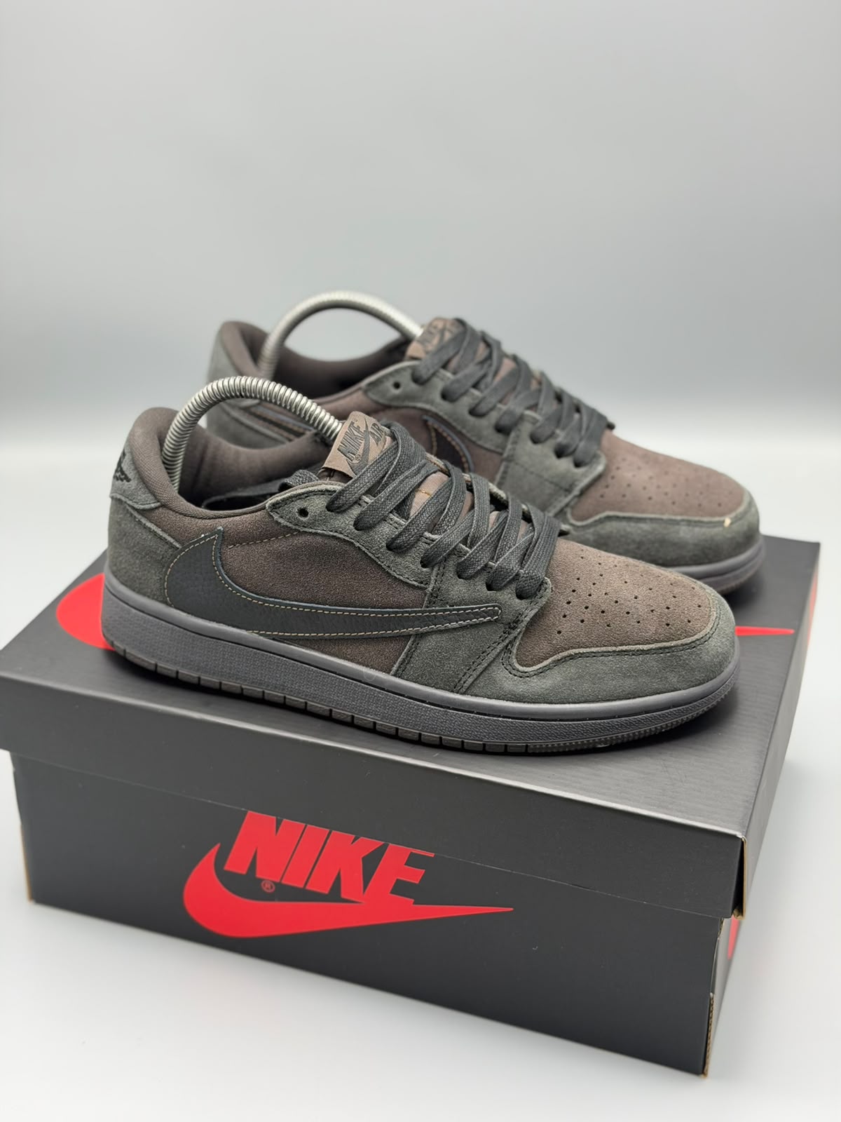 Air Jordan 1 x Travis Scott – Café Oscuro / Negro / Marrón Terroso