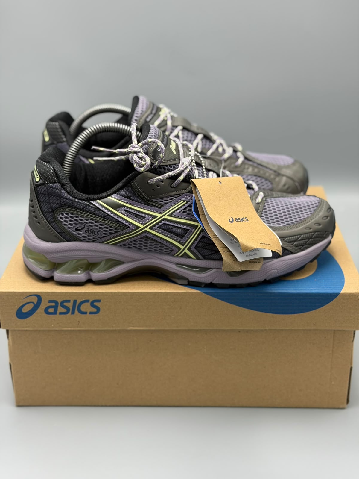 ASICS GEL-NIMBUS – Gris Oscuro / Lila / Verde Lima