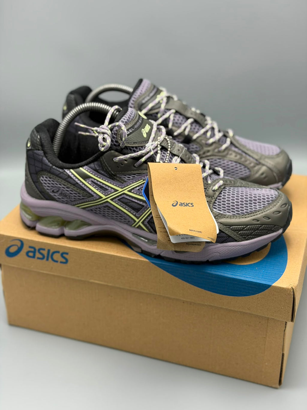 ASICS GEL-NIMBUS – Gris Oscuro / Lila / Verde Lima