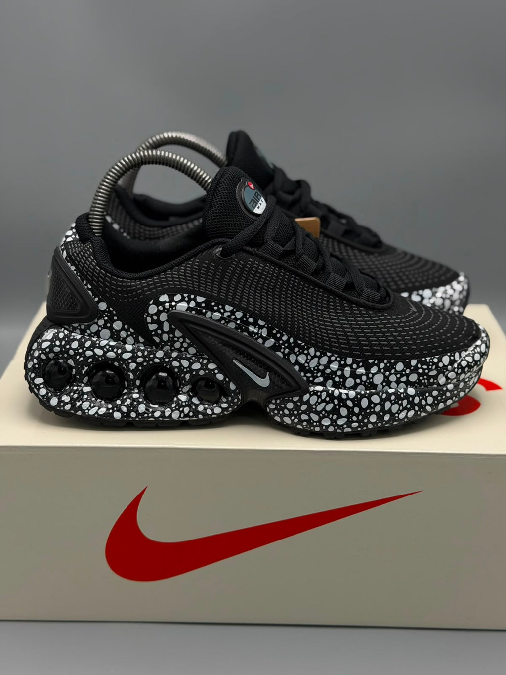 Nike Air Max Dn – Negro / Blanco