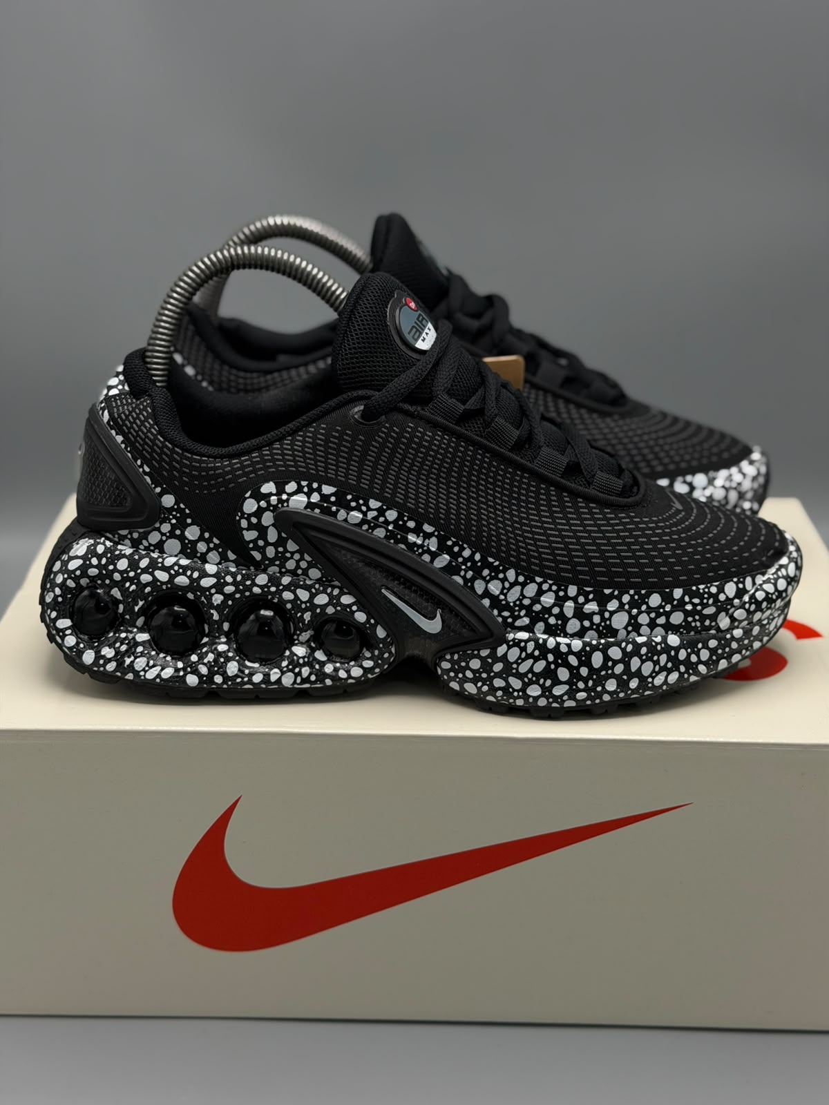 Nike Air Max Dn – Negro / Blanco