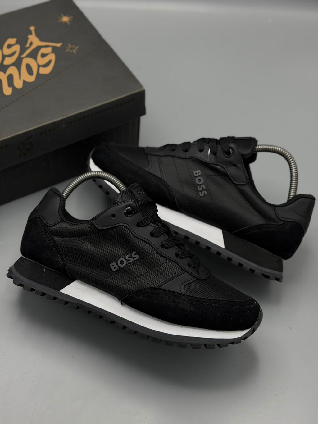Hugo Boss – Negro / Blanco / Gris oscuro