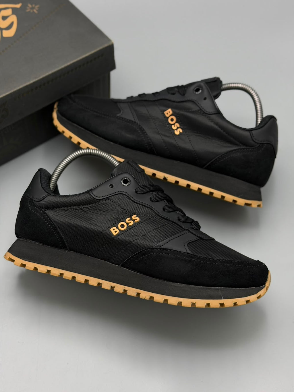 Hugo Boss – Negro / Camel / Miel 🖤🤎✨
