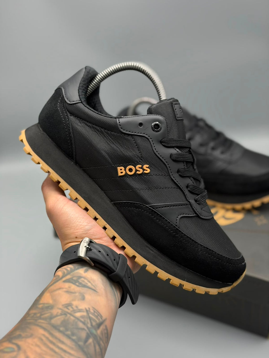 Hugo Boss – Negro / Camel / Miel 🖤🤎✨
