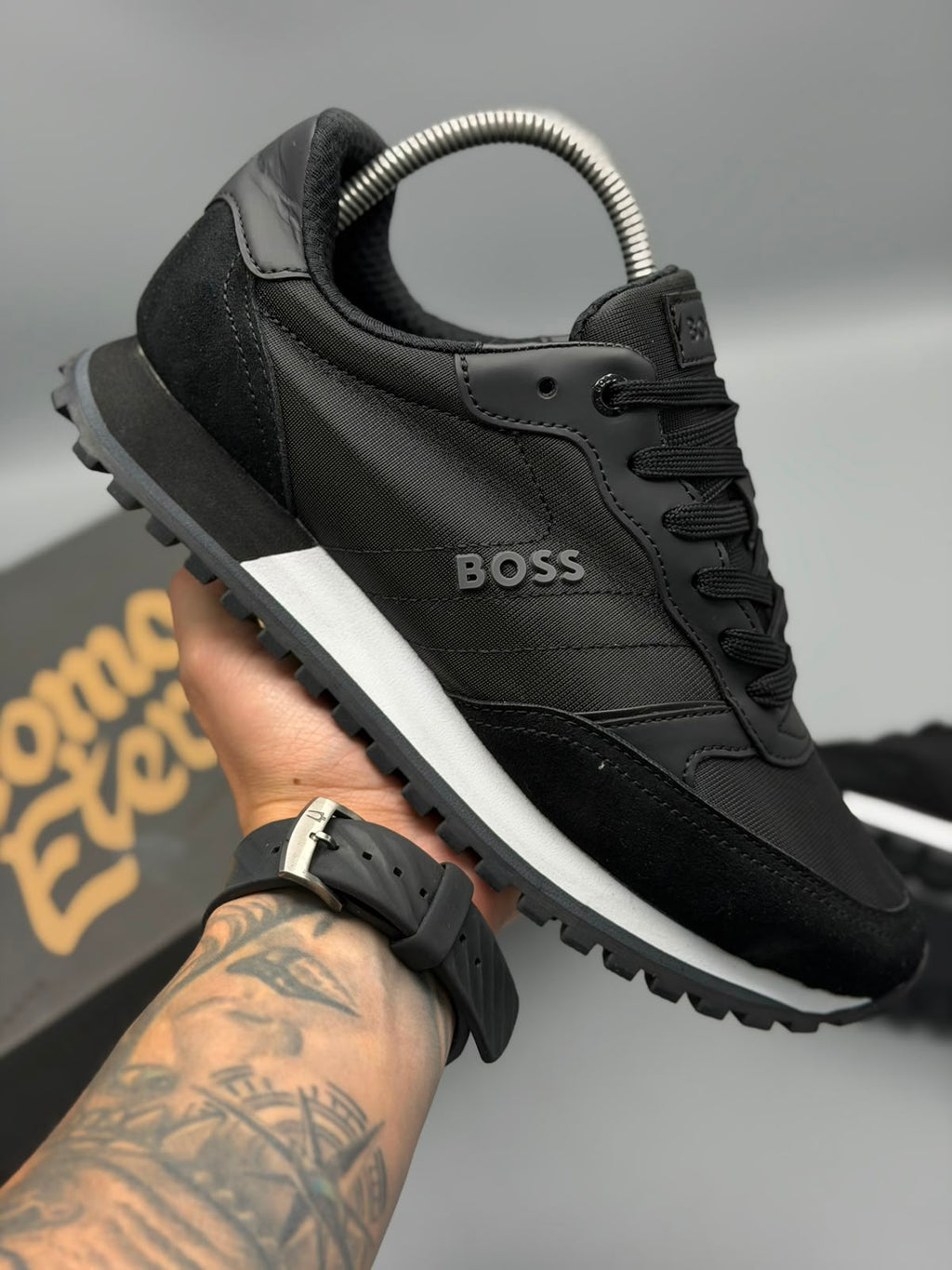 Hugo Boss – Negro / Blanco / Gris oscuro