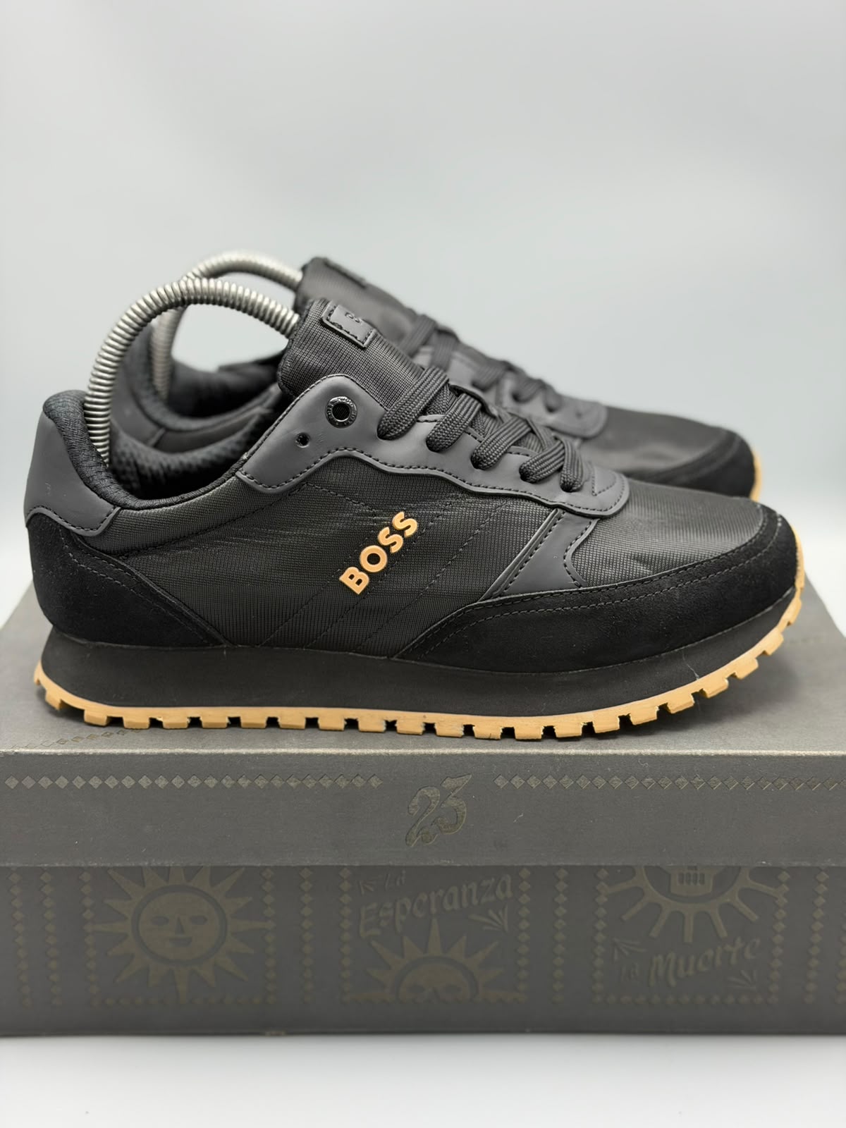 Hugo Boss – Negro / Camel / Miel 🖤🤎✨