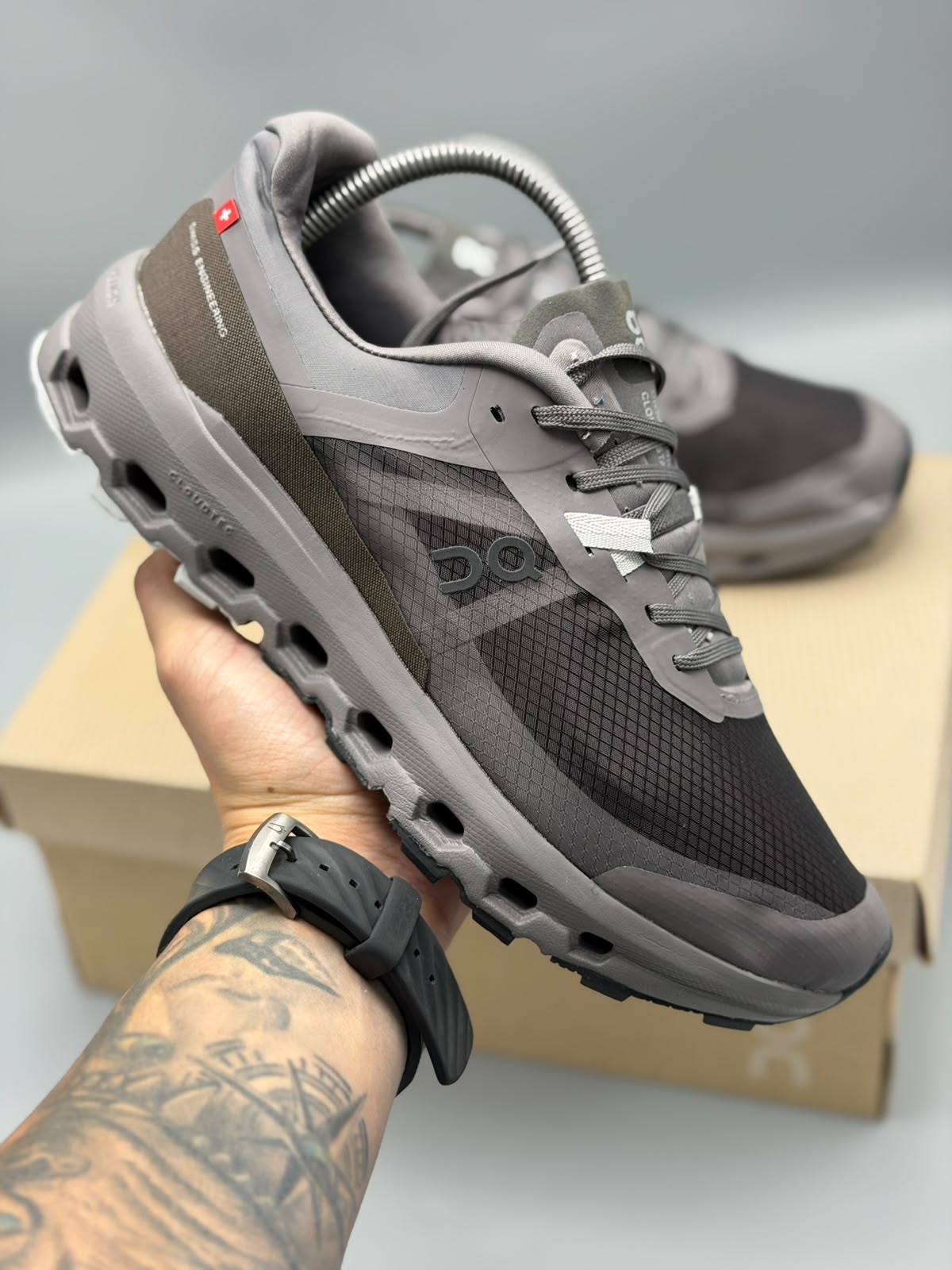 On Running Cloud – Gris Grafito / Negro / Taupe