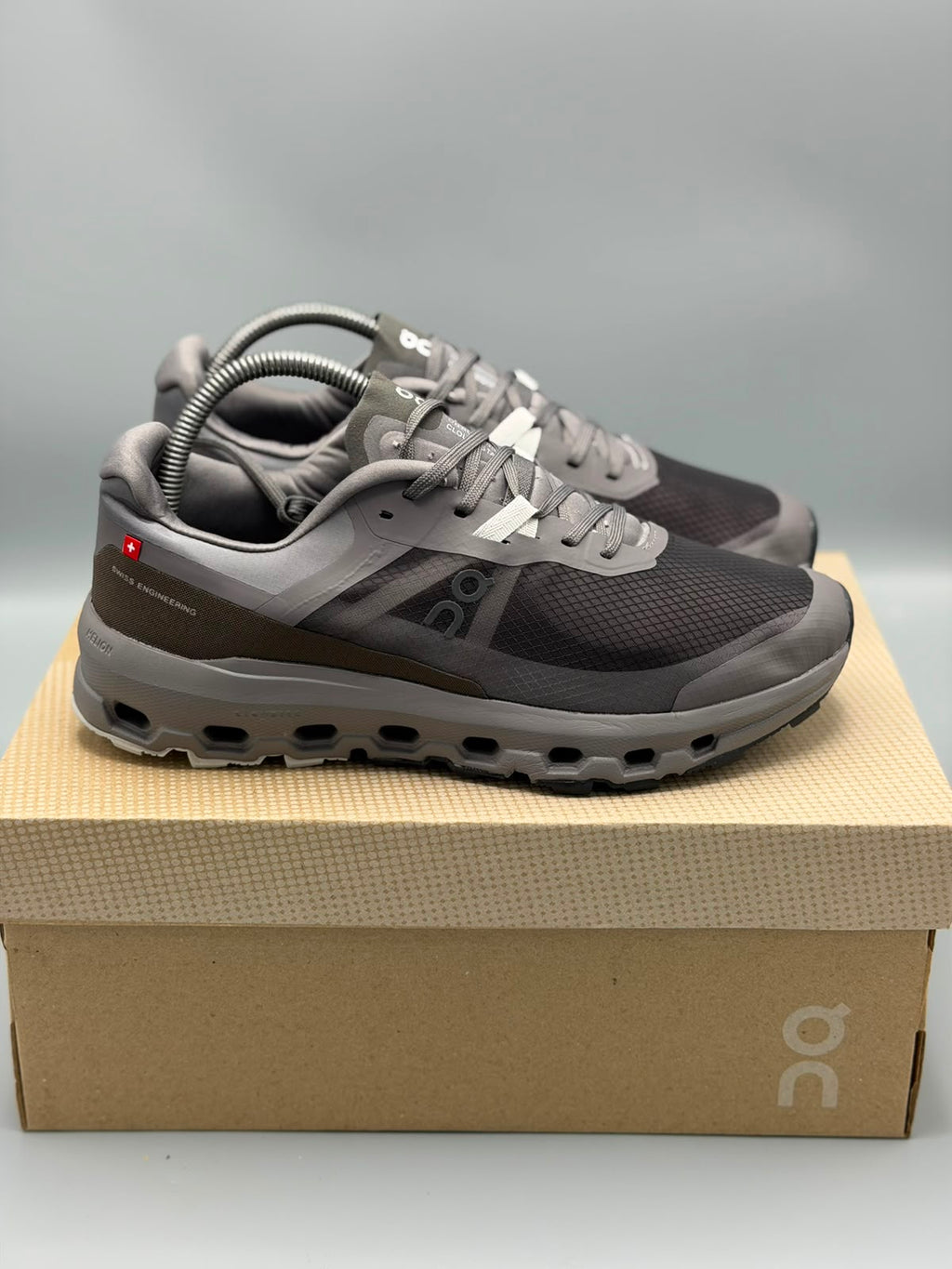 On Running Cloud – Gris Grafito / Negro / Taupe