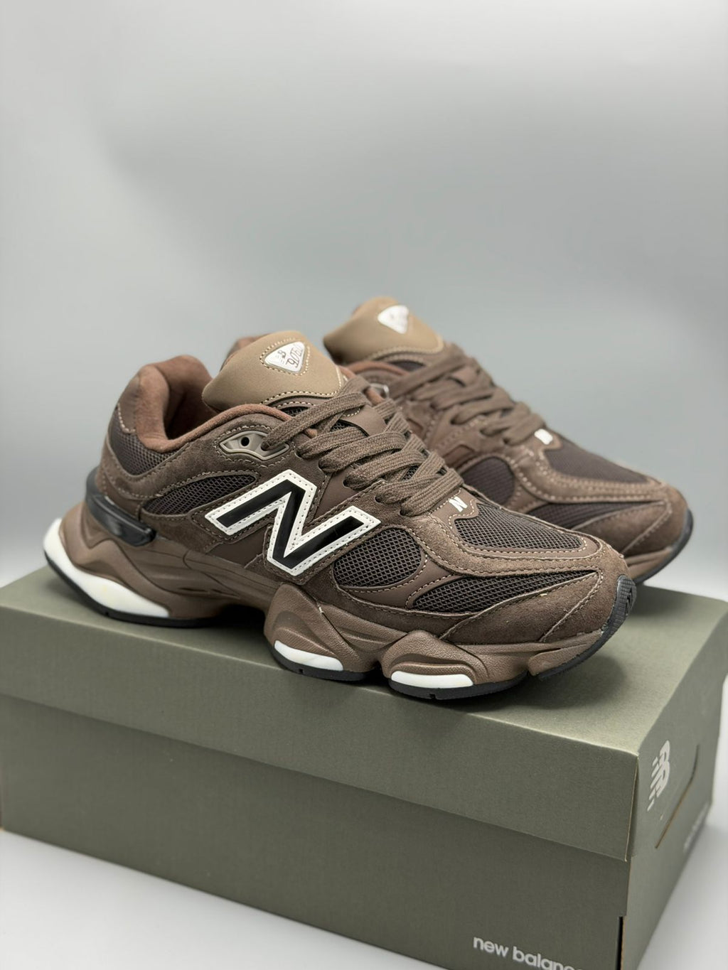 New Balance 9060 – Café Chocolate / Marrón / Blanco Hueso / Negro