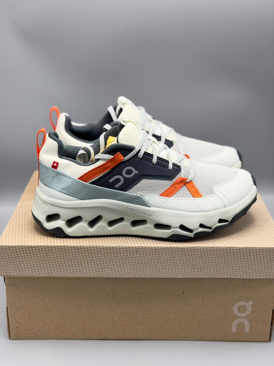 On Running CloudTec – Blanco / Gris / Naranja / Negro