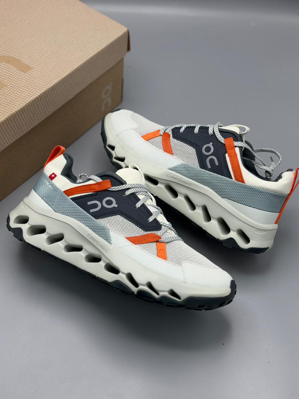 On Running CloudTec – Blanco / Gris / Naranja / Negro